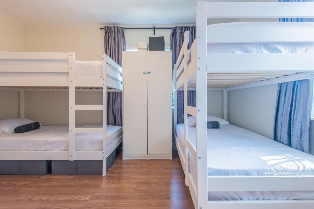 Clean Shared Room (Female Only) in Hollywood