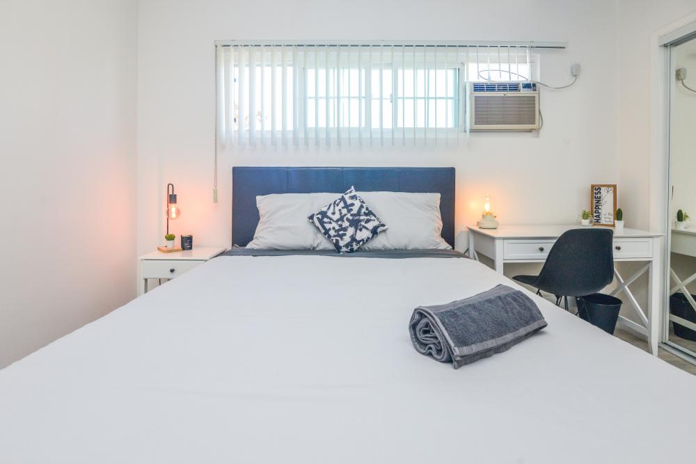 Affordable Private Room in Beverly Hills