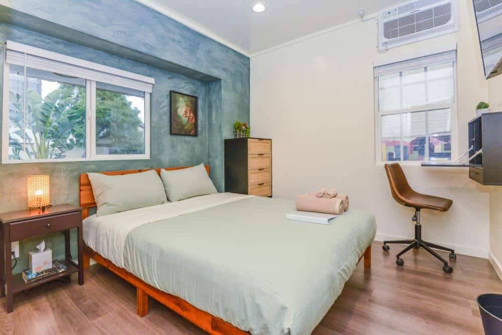 Affordable Private Room with Bath in Hollywood