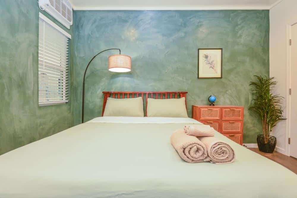 Affordable Private Room with Bath in Hollywood