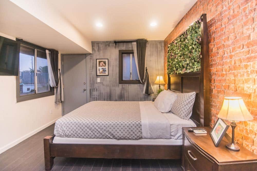 Spacious Private Room with Bath in USC/Downtown LA