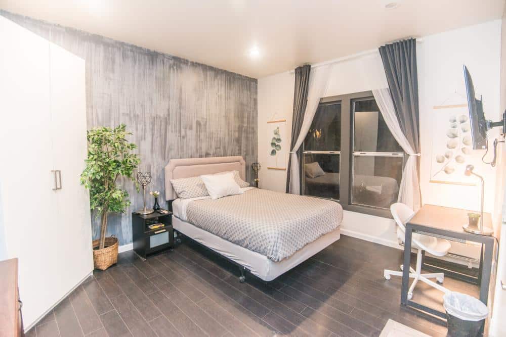 Spacious 1 BR APT (Entire Place) in USC/Downtown LA