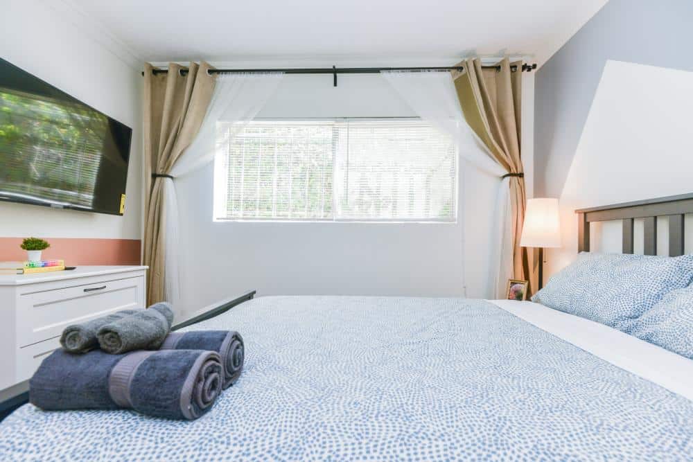 Clean Private Room with Bath in Culver City area