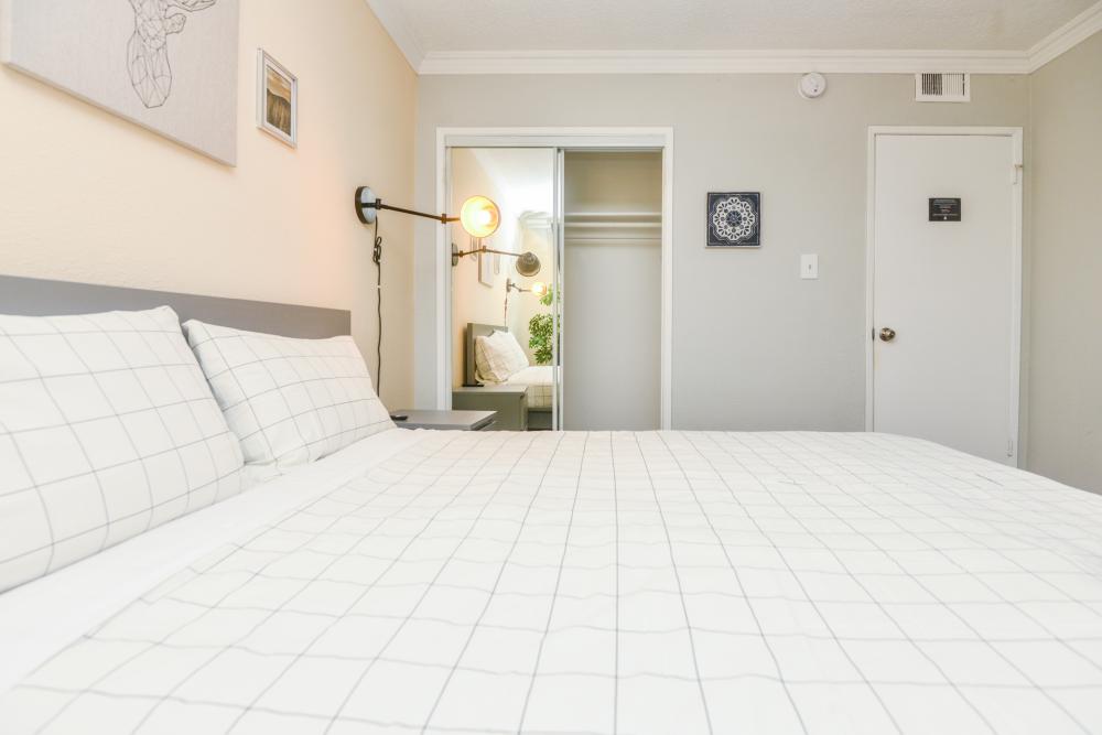 Affordable Private Room in Culver City area