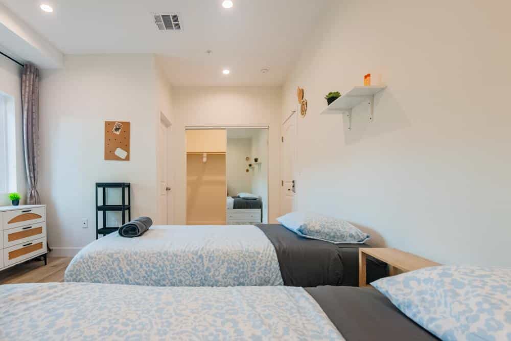 Affordable Private Room with Private Bath in Mid-City