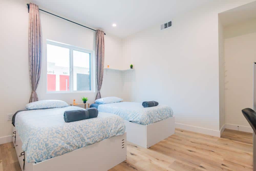 Affordable Shared Room with Semi Private Bath in Mid-City