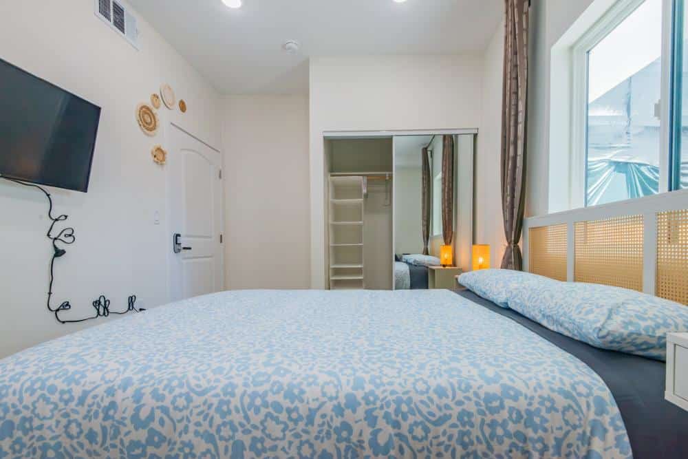 Affordable Clean Private Room in Mid-City