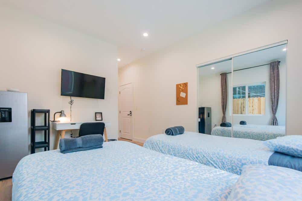 Affordable Private Room with Private Bath in Mid-City