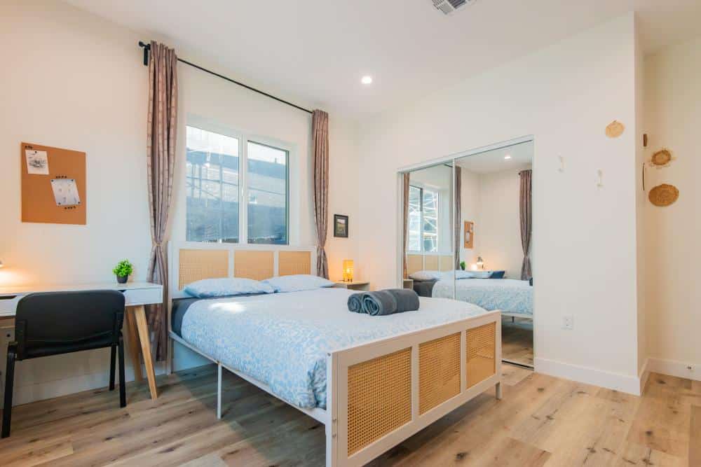 Affordable Clean Private Room in Mid-City