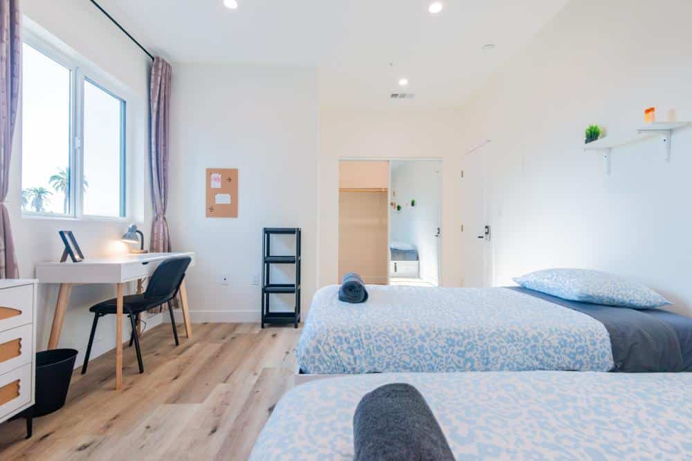 Affordable Private Room with Private Bath in Mid-City