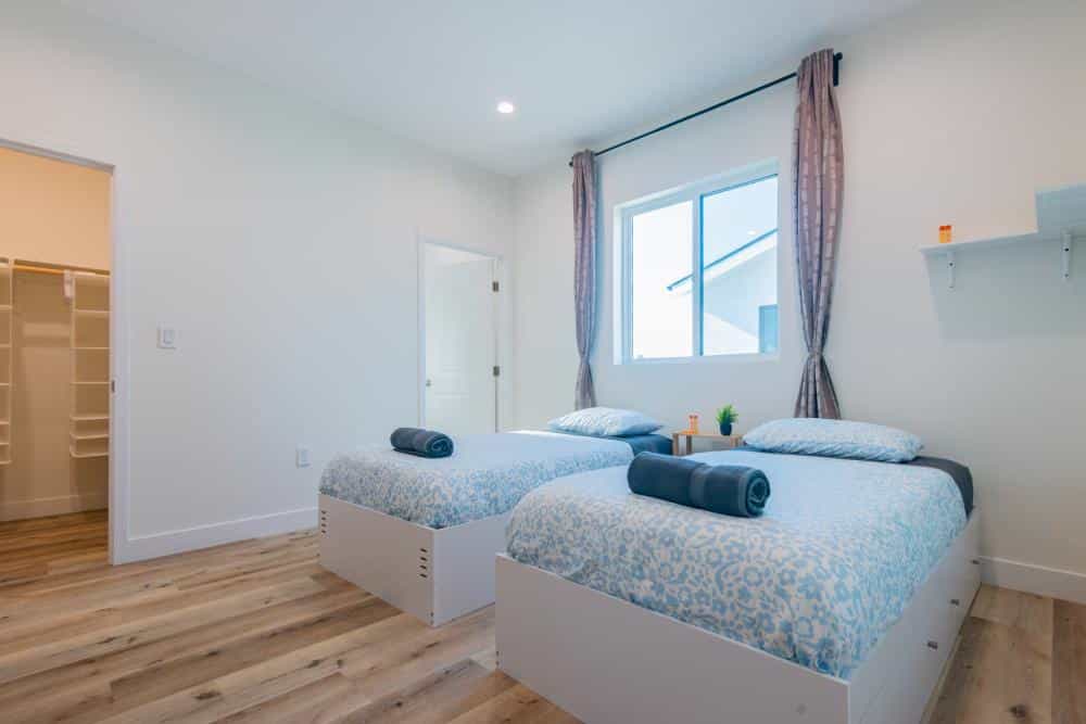 Affordable Private Room with Private Bath in Mid-City