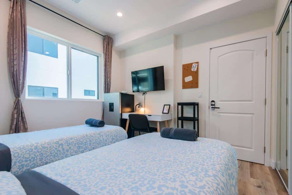 Affordable Clean Shared Room (Female) in Mid-City