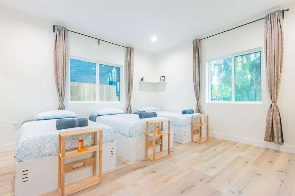 Affordable Shared Room with Semi Private Bath in Mid-City