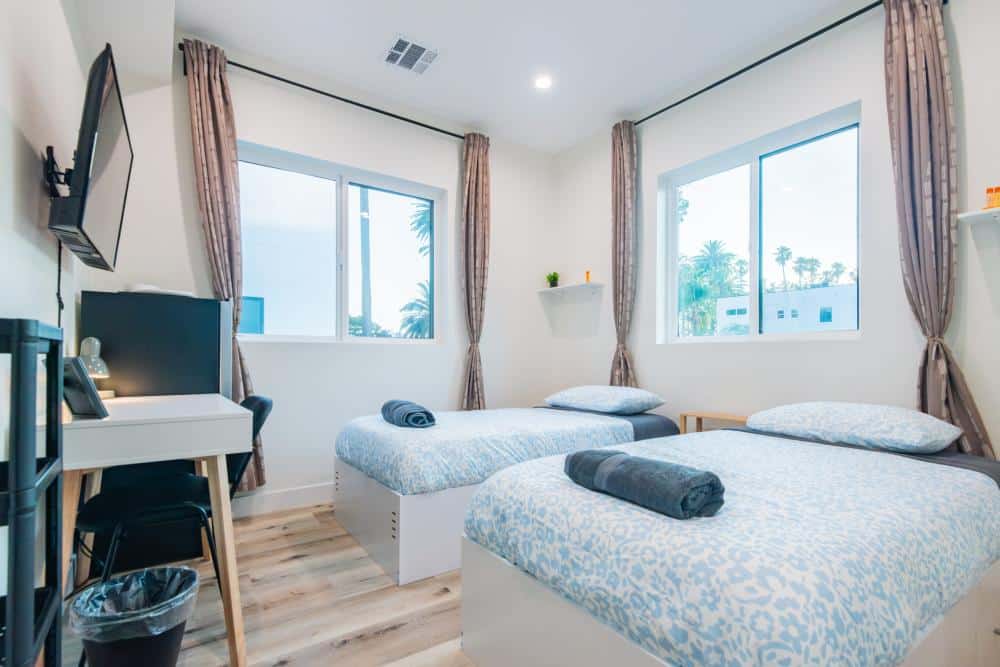 Affordable Shared Room in Mid-City