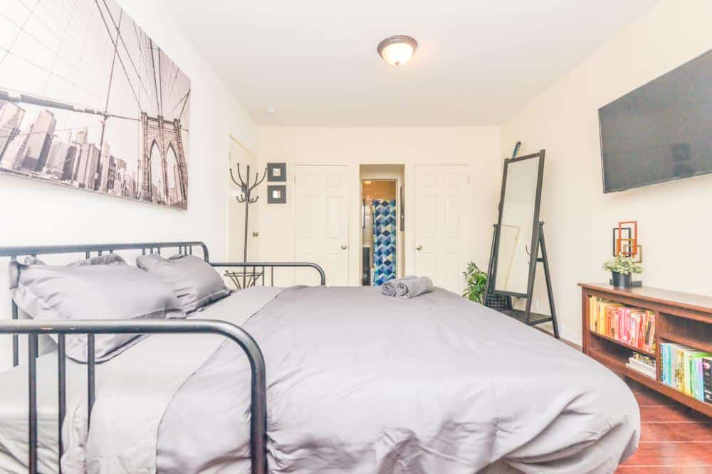 Affordable Private Room with Bath in Prime Hollywood