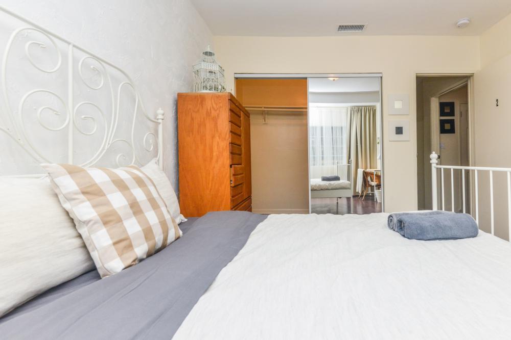 Affordable Private Room in Prime Hollywood