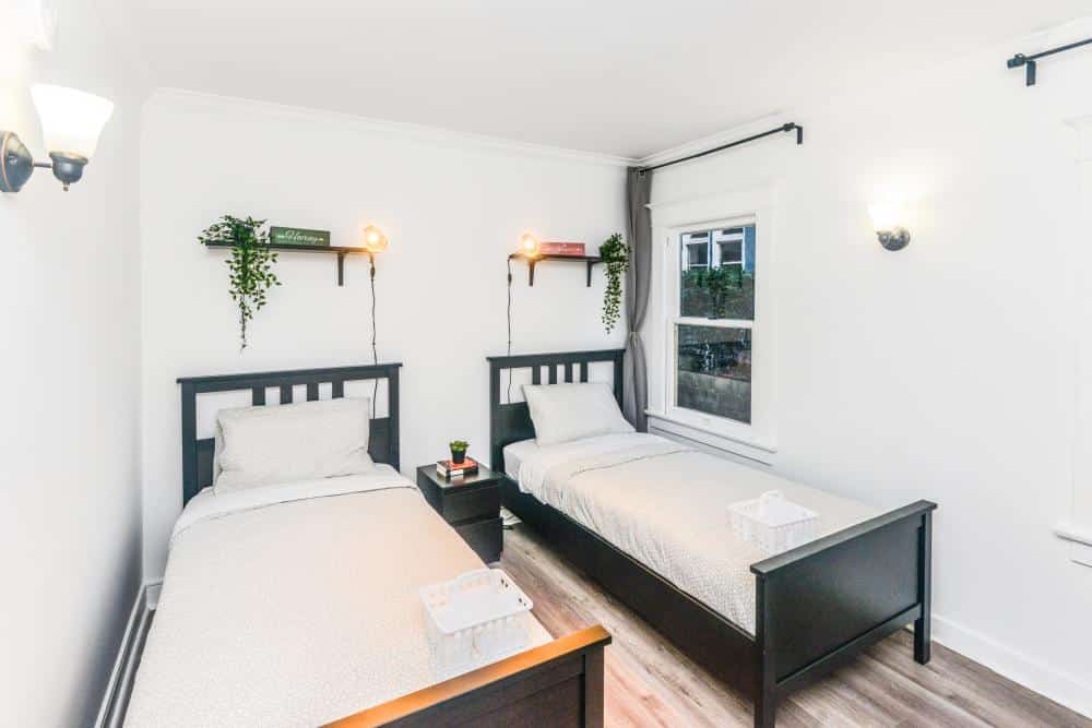 Affordable Private Room with 2 Beds in Korea Town